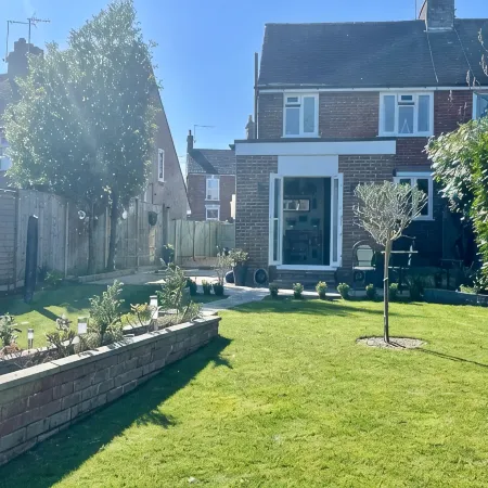Cosy House in historic market town. Pet friendly with large enclosed garden.