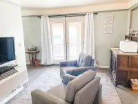 #7 Jacuzzi tub-Balcony- Historic Downtown suite