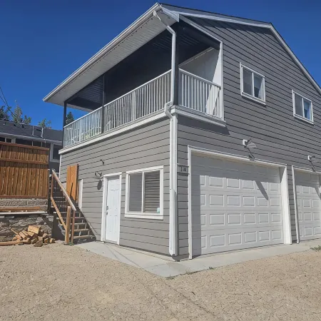 New carriage suite Calgary NW close to UofC