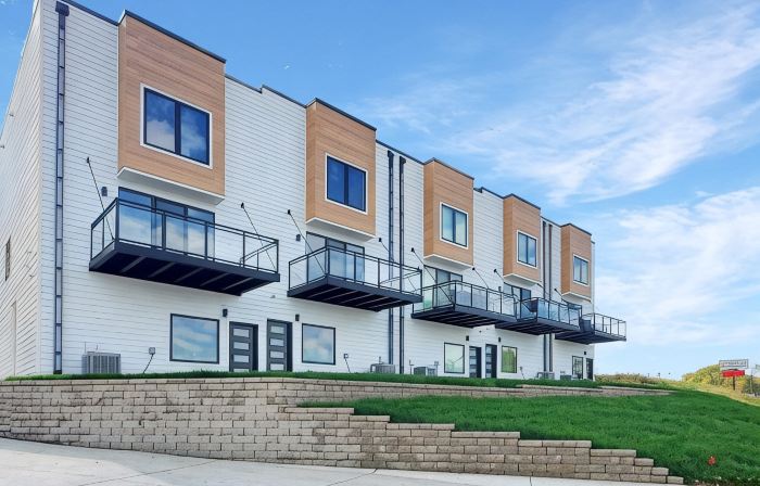 Prime Location! Beautiful and spacious 3-bedroom townhome in the heart of Boji!