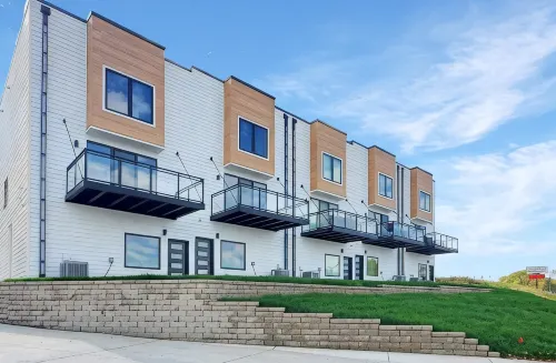 Prime Location! Beautiful and spacious 3-bedroom townhome in the heart of Boji!