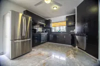 Spacious House with Private Pool - บังกะโล