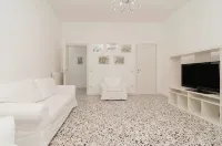 Bright and central apartment just minutes from Sorrento - 2 estrellas