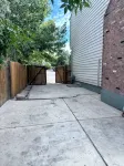 Convenient Walkout Basement Apartment, private entrance in Aurora with WiFi - บังกะโล