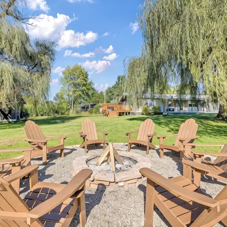 Whispering Willow Retreat - Hot Tub & Fire Pit, 14Min to NRG