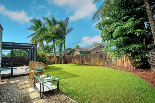 Sunnyside Oasis w/Heated Pool ~ 7 min. From Beach