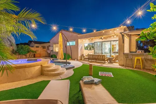 KC Oasis POOL W/ HOT Tub Family fun for ALL - 4-Star