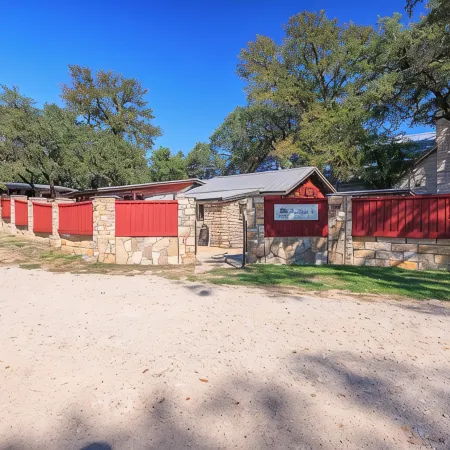 Charming Historic 2-bedroom house in Downtown Wimberley