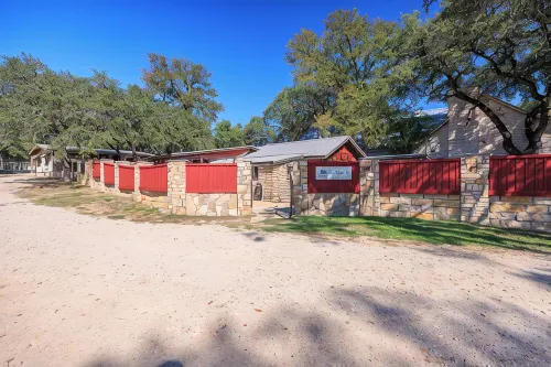 Charming Historic 2-bedroom house in Downtown Wimberley