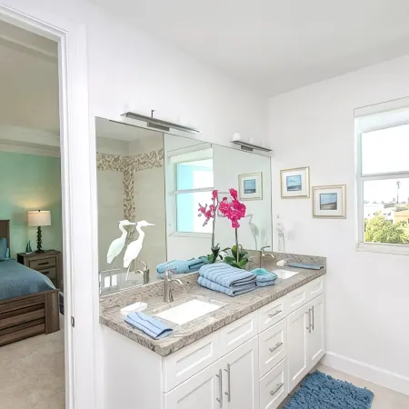 Summer Specials! 5 Bedrm,5 Bath, Elevator, Dock, Private Pool, Walk to Beach!