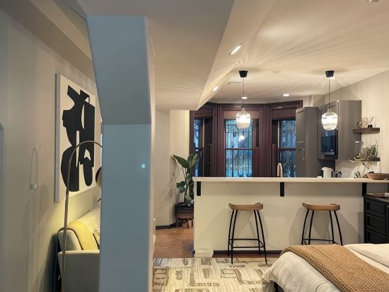 The Landmark; a comfy suite near McCormick Place