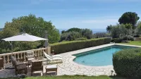 Superb villa sun swimming pool, quiet garden and sea view on the heights of Nice -  Ferienhäuser