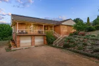 3 bedroom, two bathroom house fully equipped large kitchen, extensive lounge