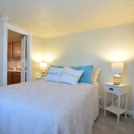 Bay Cottage - 940 sq Ft! Luxury for Your Stay - 30 Day Rental - 55+ Community