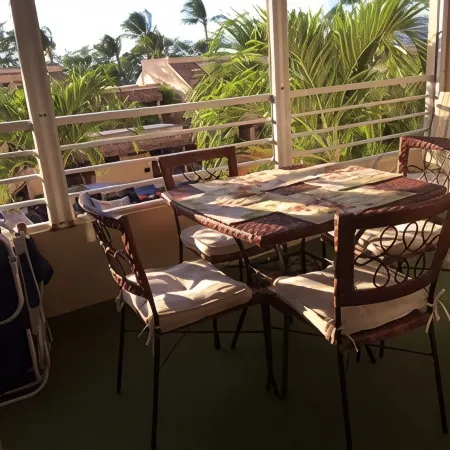 Modern, remodeled, ocean views, comfortable and convenient 580 sf