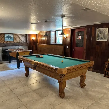 Rich Valley Estate 8 Bdrm 12 Bds 7 Fireplaces 8 Bath+Swim Hole,Hunting & Fishing