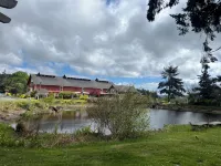 Year Round Beachfront Escape.  Mountain Views, Hot Tub, Dedicated Retreat Room - Bergblick
