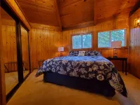 Riverfront Cabin - Sunriver/Mt.Bachelor, HotTub, Pet Friendly!