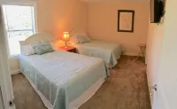 A Gorgeous Beachview 4BR /2Ba Townhome,  Sleeps 13. - balcony