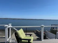 New WATERFRONT home in Portsmouth! - Homestays