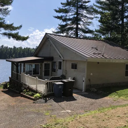 Peaceful Waterfront Toddy Pond Retreat