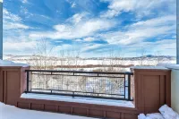 BEST VIEWS in Newpark Terrace! 2Bed/ 2Bath- Close to Skiing and walk to shops!