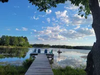 Relaxing newly-renovated 3/2 lakeside retreat with private dock - 3 étoiles