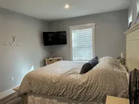 House at Sunshine- Long Lake, 5 Min Walk to Causeway