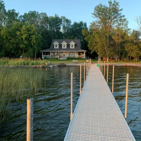 Lakeshore cabin
