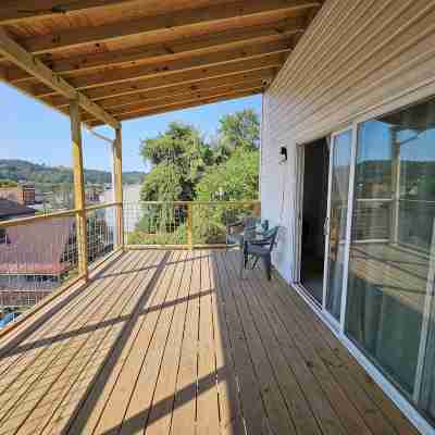 Remodeled 1890 original 2 bed in Wheeling w partial views of the Ohio River. Others