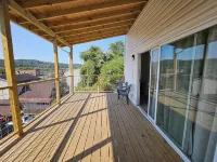 Remodeled 1890 original 2 bed in Wheeling w partial views of the Ohio River. Hotels in Wheeling