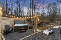 Poconos FUN! Hot Tub, Fire Pit, Game Room, Arcade - Homestays