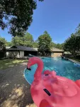 Private Pool–Renovated Home for Groups/Getaways - สระว่ายน้ำส่วนตัว