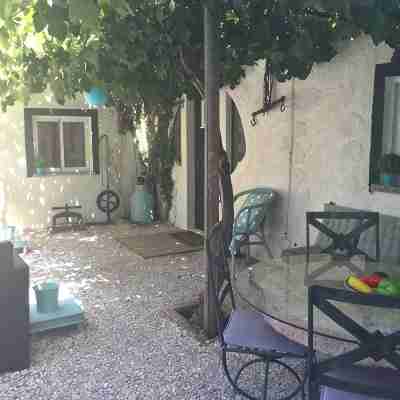 2 BDR APARTMENT 10 MINUTES WALK FROM THE BEACH Hotel Exterior
