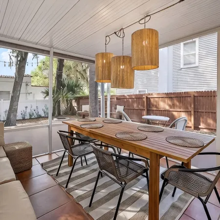 Closest Stay to Downtown Mt Dora - Renovated - Walk Everywhere - 5-Star Reviews