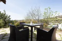 30% OFF! Malibu Serene Cottage w/King Bed • Beach View • BBQ