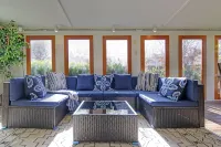 The Space Place: Cosmic-Themed Family Getaway Near Hotspots in Tulsa, Oklahoma!