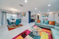 MODERN HOME WITH HEATED POOL! CLOSE TO SAWGRASS MILLS MALL! FLEXIBLE CHECK IN