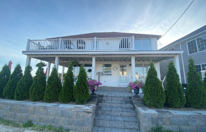 Beach House steps from the ocean! Old Lyme, CT