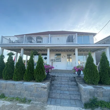 Beach House steps from the ocean! Old Lyme, CT