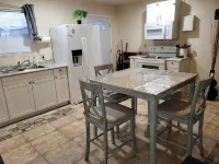 Cozy Casita in a safe quiet neighborhood near a beautiful pond. - 3-Star