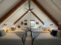New! The Sanctuary House w/mountain view sleeps 14 - Boutique