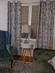 The Bird- Lovely 2 Bed Home in the Garden, Great Location - Homestays