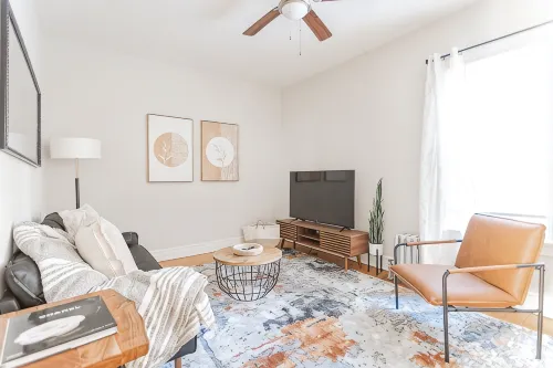 Vintage Escape 1Br Two Blocks Away from Beach - Holiday bungalows