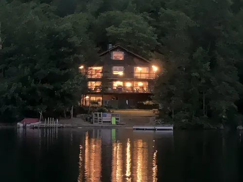 Private Sandy Beach with 125 feet of lake frontage - Wifi