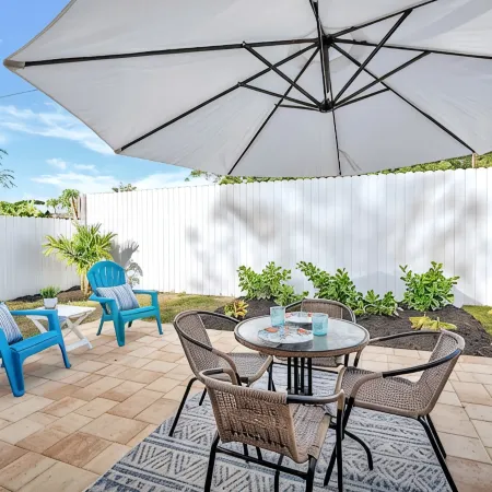 Peaceful Villa, 3.3 mi to the Beach & Big Parking