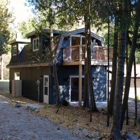 Beautiful Vacation Home On Lake Huron - WiFi, Beach Fire Pit, Bridge View