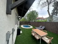 High End 5 Bdrm Home W/ Heated Pool & Mins to Riverwalk / Downtown - Private Pools