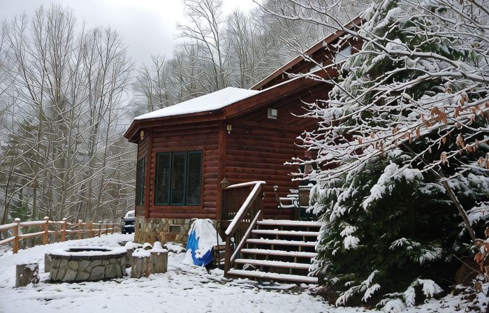 Casa Lago Lakefront on Watauga Lake, covered boat dock, boat slip, water toys