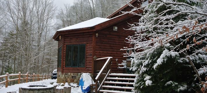 Casa Lago Lakefront on Watauga Lake, covered boat dock, boat slip, water toys Hotels in Johnson County